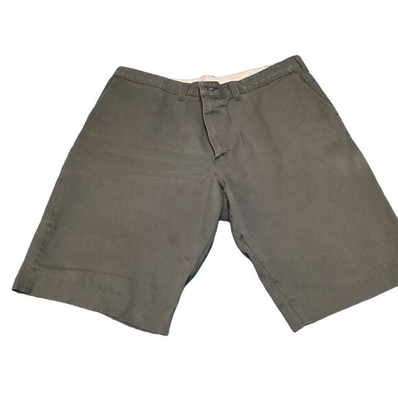 Classic Olive Green Men's Chino Shorts - Versatile Summer‎ Comfort - Picture 1 of 7